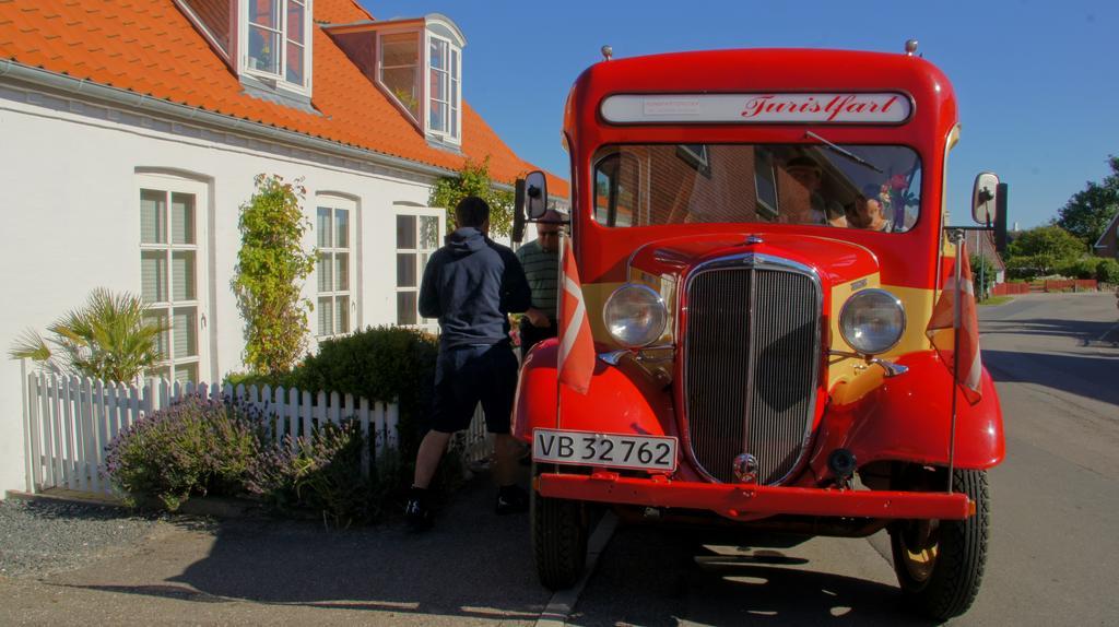 Ballen Badehotel Tranebjerg Buitenkant foto