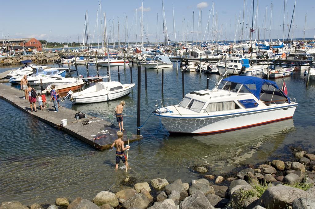 Ballen Badehotel Tranebjerg Buitenkant foto